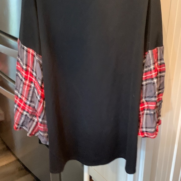 Hannah plus size wide‎ arm plaid sweatshirt. Gently preowned - Picture 5 of 5